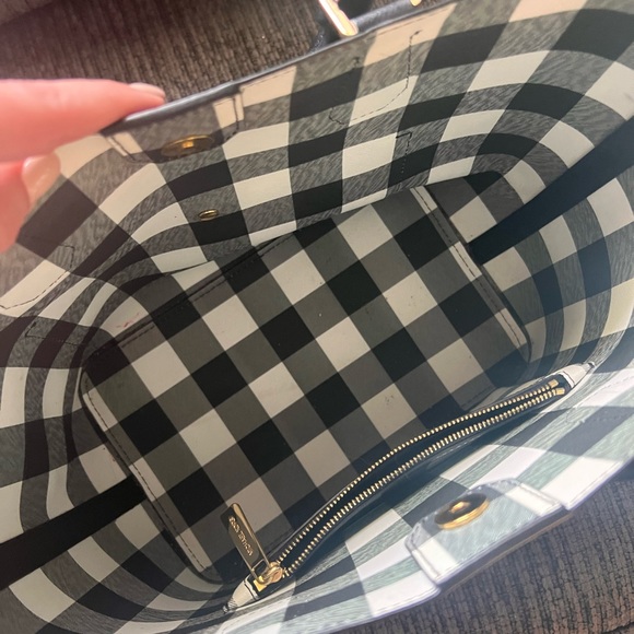 Michael Kors bucket purse - Picture 3 of 3